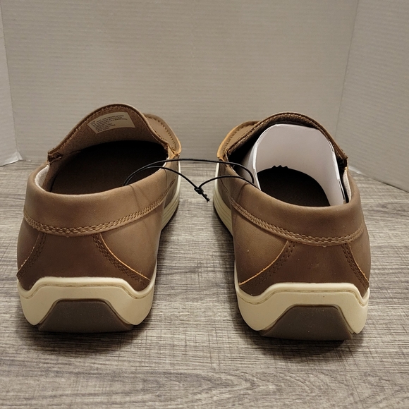 IZOD Men's Tan Slip-On Loafers - Picture 2 of 5